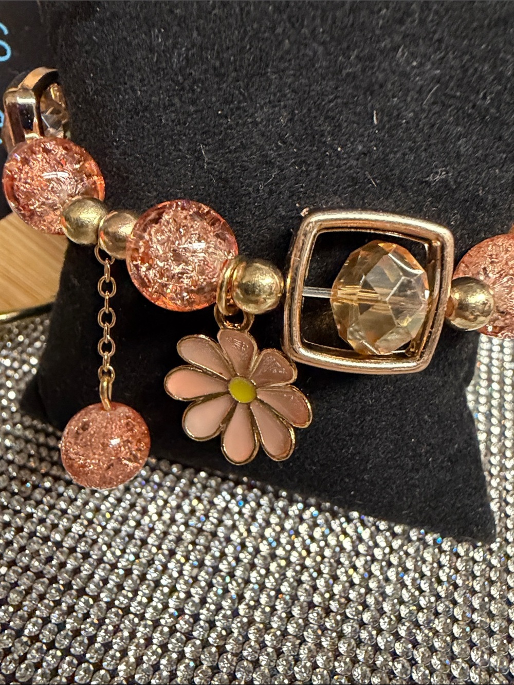🦋5/$25🦋 Pink Daisy Charm Bracelet - Pink & Gold